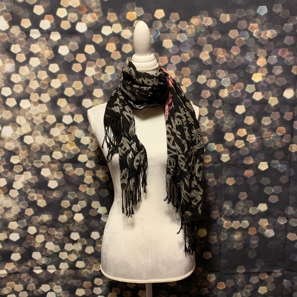 ⭐️NEW YORK PEACE & LOVE SCARF BEAUTIFUL ⭐️ - Picture 2 of 8